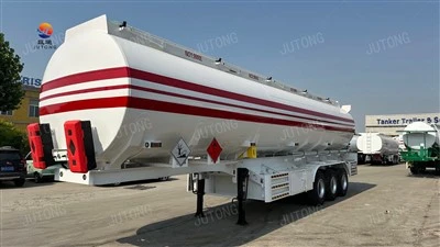 Semirremolque cisterna para transporte de líquidos peligrosos de tres ejes y seguridad mejorada